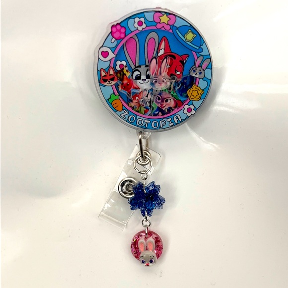 New Zootopia shaker Badge Reel with cute custom charms - Picture 1 of 1